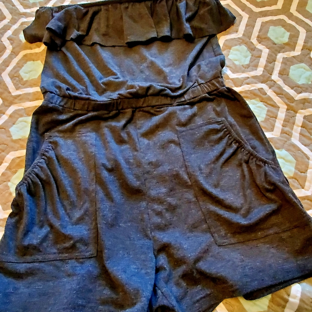 Sleeveless Ruffled Romper - Picture 3 of 5
